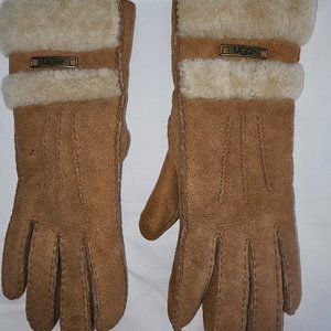 UGG Gloves - Super cute and cozy! Size Small